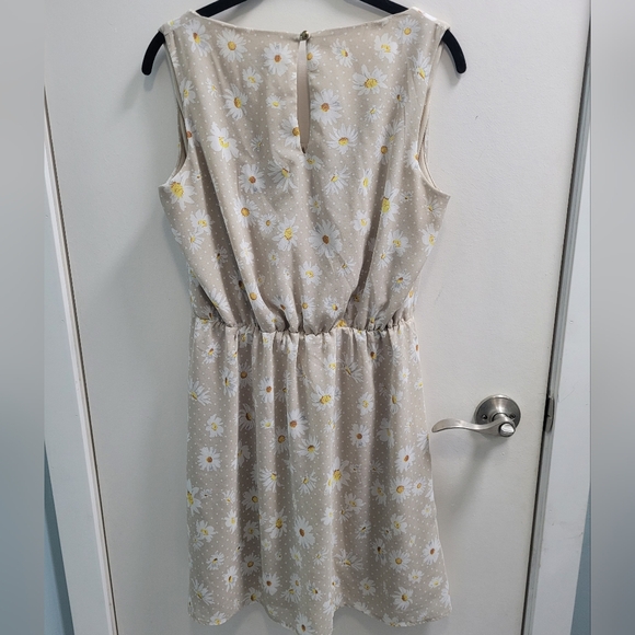 Large Suzy Shier Sleeveless Lined Daisy Dress - Picture 2 of 12